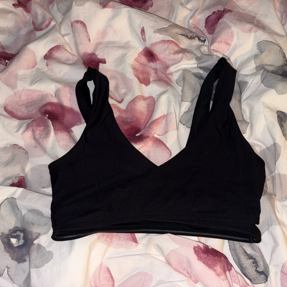 Fabletics Black Women's Light Impact Sports Bra